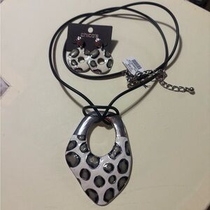 Chico's Monochrome Pendant Necklace and Earring Set NWT